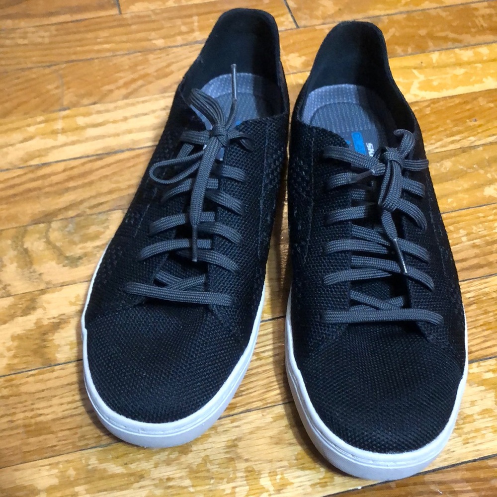 Mens Skechers casual shoe size 10 US 10 black and light gray black shoes